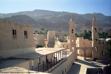 L'Édification du Monastère de Saint-Antoine: La Naissance d'un Centre de Spiritualité Copte et l'Impact sur la Vie Religieuse en Égypte Byzantine